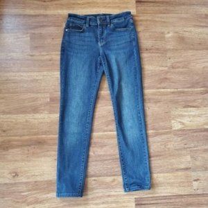 Uniqlo Size 23 Skinny Dark Wash Mid Rise Jeans